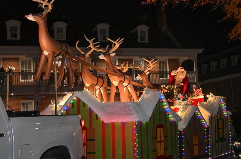 Rudolph leads Santa’s sleigh around the Circle.