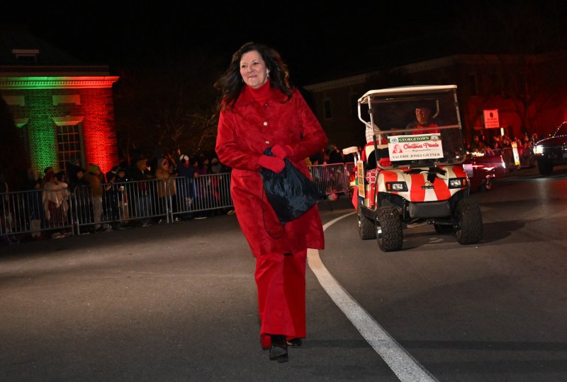 Rep. Valerie Jones Giltner walks the parade route.