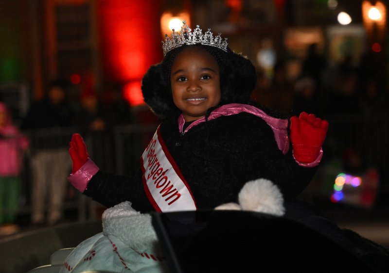 Little Miss Georgetown 2026 Melanie Smith waves to the crowd on the Circle.