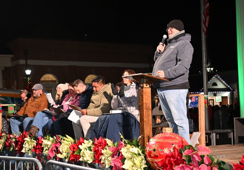 Chamber member Kurt Herring emcees the parade.