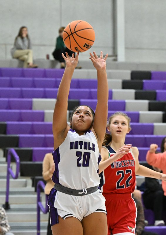 Royals freshman Alexis Dale takes a shot in the paint.