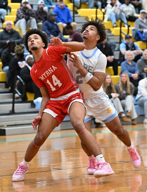 Cape’s Dell Richards, left, battles for position with the Quamere Redic.