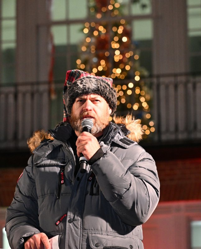 Jason Lee acts as emcee for the event.