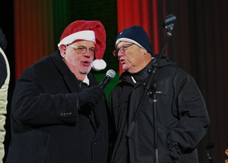 Singing a carol duet are Kevin Short, left, and Georgetown Mayor Bill West.
