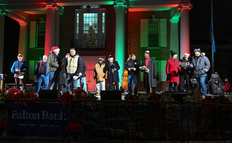 Local politicians and VIPs join in on the singing of the carols.