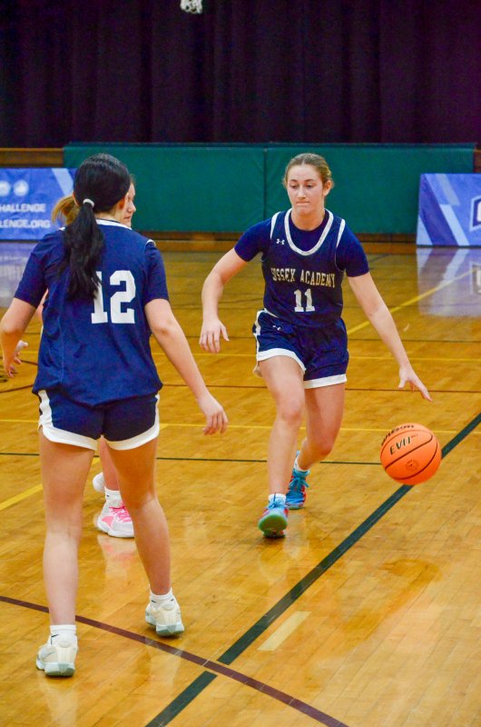 Seahawks sophomore Reilly Mobilia thinks about using a screen.