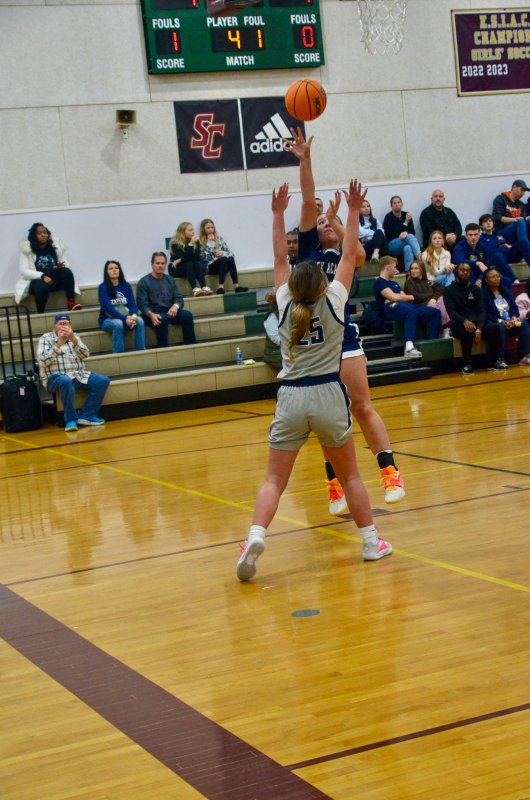 Seahawks junior Grayce Glover shoots in close.