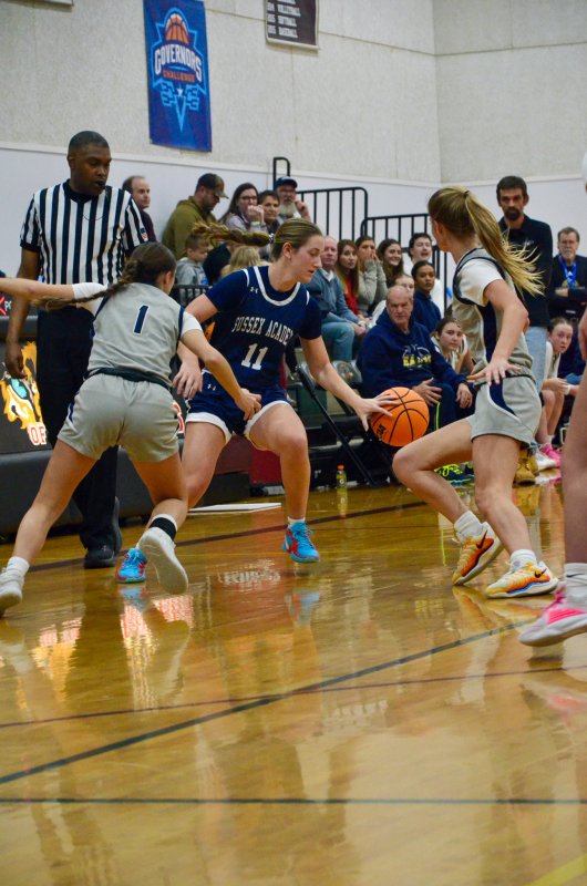 Seahawks sophomore Reilly Mobilia works the corner of the offensive half.