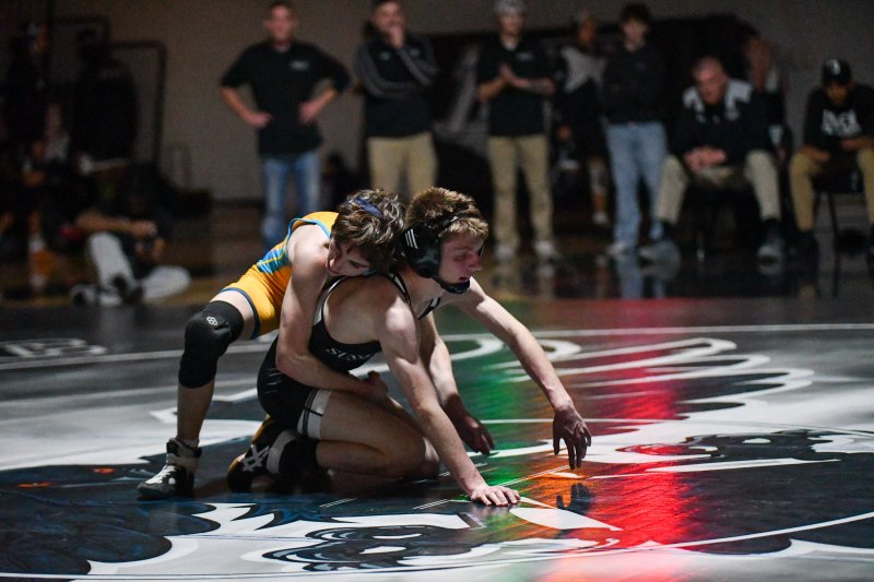 Nolan Wright grapples with Brody Calloway at 106.