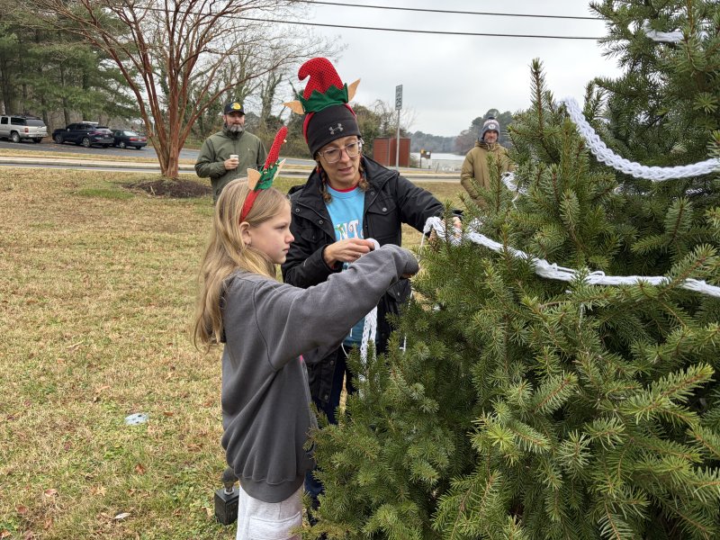 Putting the bunting on the H.O. Brittingham tree are Scherylyn Minto, left, and Piper Smith. RYAN MAVITY PHOTOS