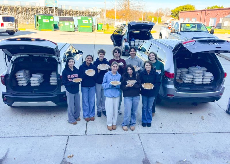 Cape students deliver holiday meals to essential workers