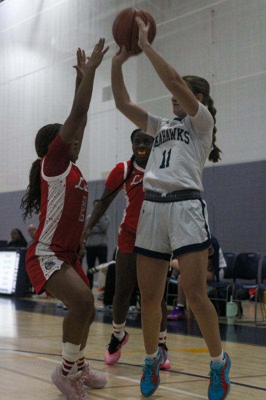 Seahawks sophomore Reilly Mobilia shoots with Nylah Ellsworth-Kellam closing out.