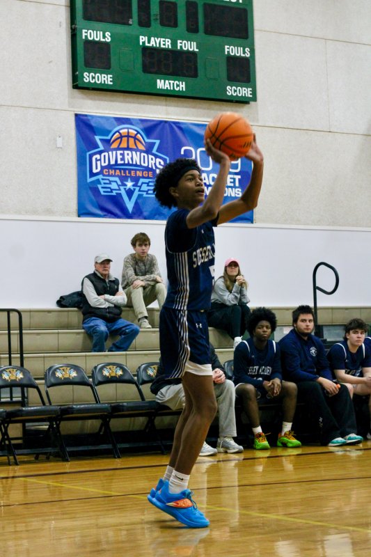 Seahawks sophomore Rico Nock puts up a mid-range shot.