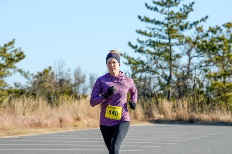 Jamie Hicks wins the women’s race in 22:14.