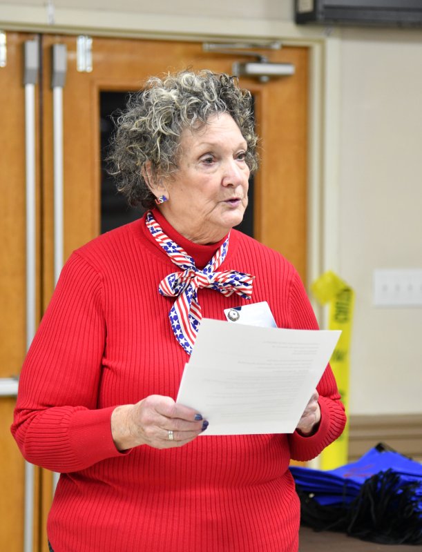 Beth McGinn, Auxiliary Unit 28 vice president, thanks volunteers for their help filling the bags.