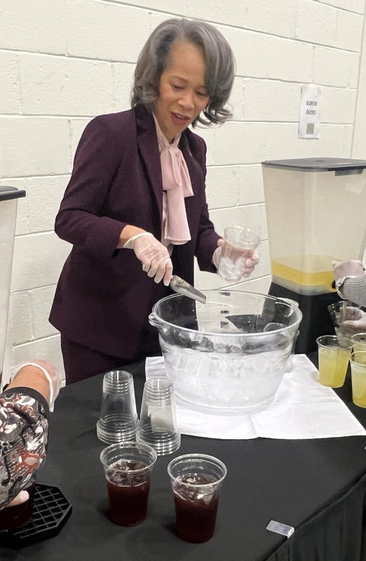 Sen. Lisa Blunt Rochester lends a hand in serving the refreshments at the event.