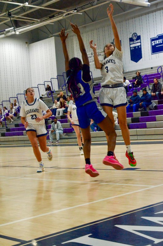 Seahawks freshman Barb Carneiro-Duarte follows through on a lay-up.