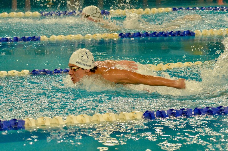 Seahawks senior Angel Figueroa propels forward.