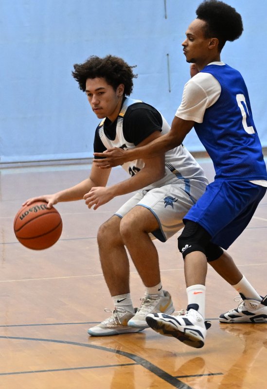 Cape unified partner Darren Fraiman drives to the paint.