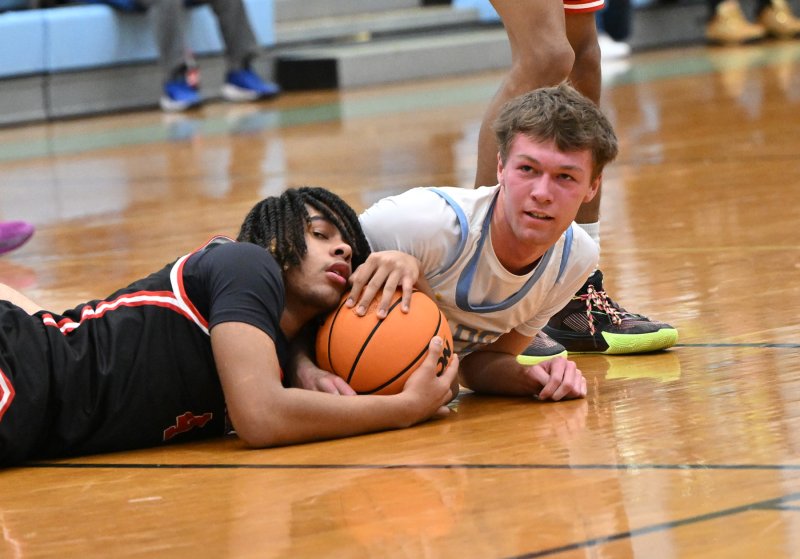 Cape senior Lawson Whaley battles for a loose ball with the Panthers’ Haleem Edwards. DAN COOK PHOTO