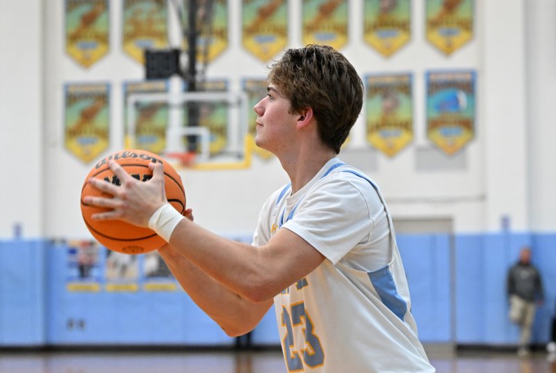 Mikey Thompson lines up a three. DAN COOK PHOTO