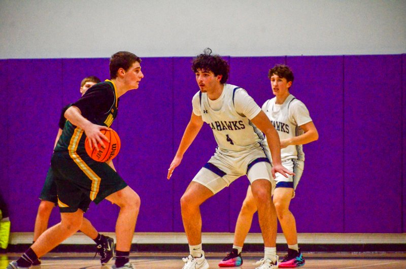 Seahawks sophomore Ben Tollett locks in on defense.