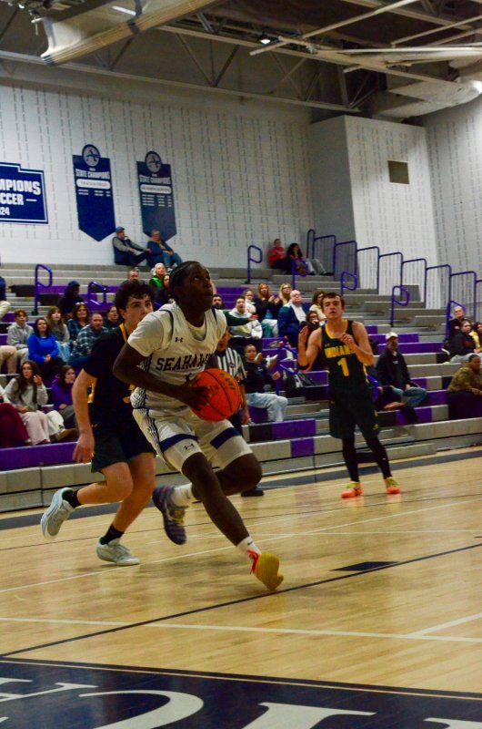 Seahawks sophomore Farmar Amisial heads up during the IR game Feb. 17.