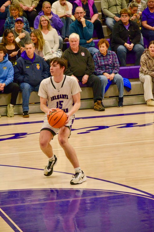 Royals senior Gideon Woods eyes up a deep two.