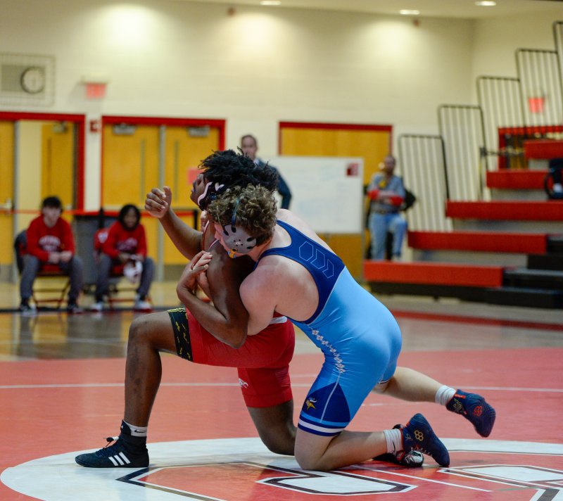 Cape’s Robbie Payton wins 4-0 over Cassan Smallwood.