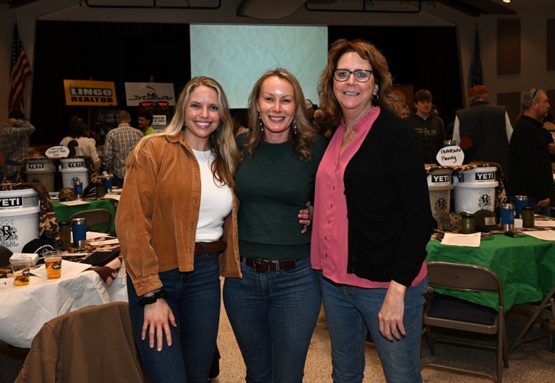 Having a great time at the evert are friends (l-r) Jessica Graulich, Adele Edwards and Annie Hocker.
