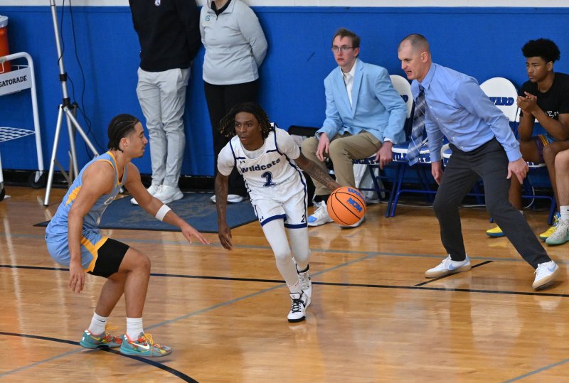 Cape coach Steve Re yells out a defense to Jameson Tingle.
