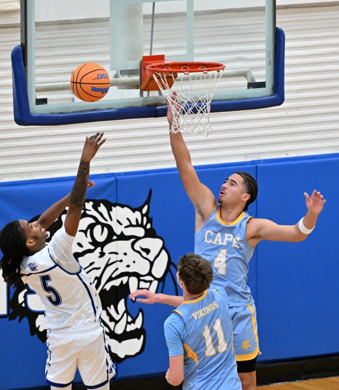 Jameson Tingle goes under for the block on Dominic Awahmukalah.