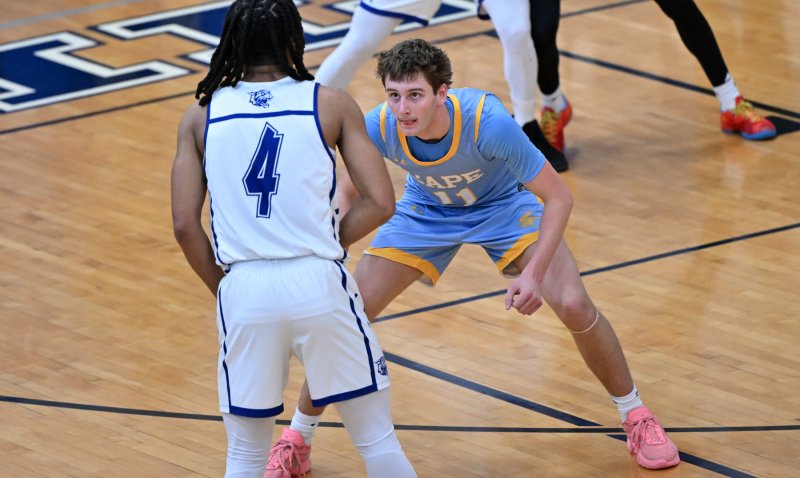 Braxton Figgs D’s up on Howard’s Bryson Lane.