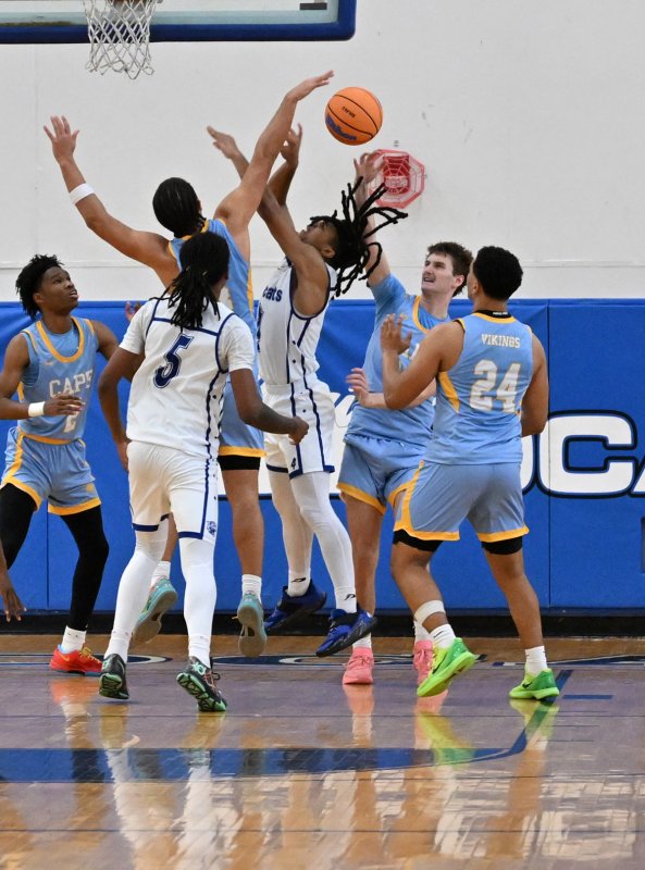 Jameson Tingle and Braxton Figgs teams for a block.