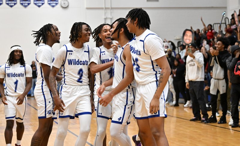 Howard celebrates Bryson Lane’s 1,000th point in the waning minutes of the game.