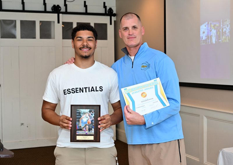 Senior Del Richards receives a Cape Athletic Award.