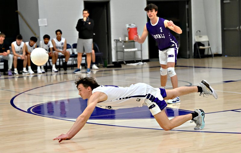 Royals sophomore Henry Ennis makes a diving dig.