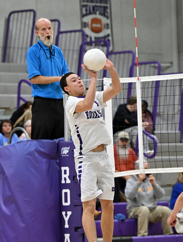Royals freshman Aarian Tucker puts up a set.