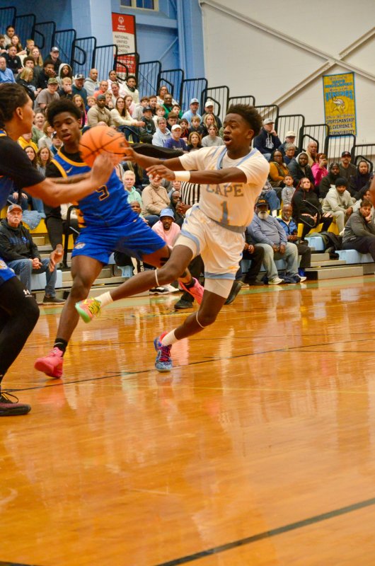 Vikings junior Steve Sivels kicks the ball out on a drive.
