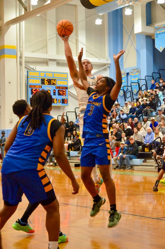 Cape junior Jameson Tingle puts up a short floater.