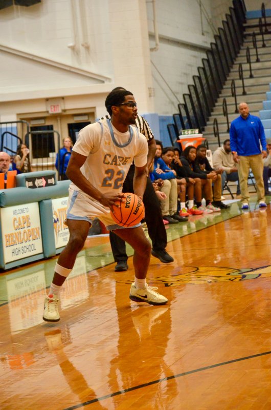 Vikings junior Oz Batson surveys the court from the outside.