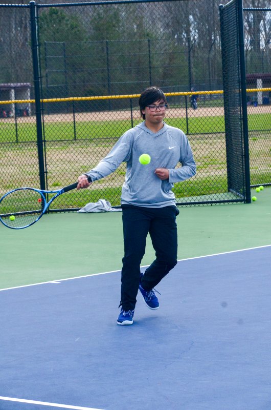 Seahawks junior Max Dabukov keeps his eyes on the ball.