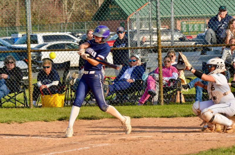 Seahawks sophomore Teagan Forester keeps her eye on the ball.