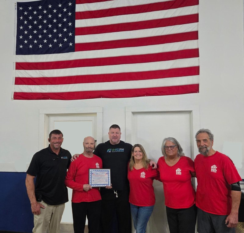 Cape Henlopen Elks recognize local biz for proper flag display