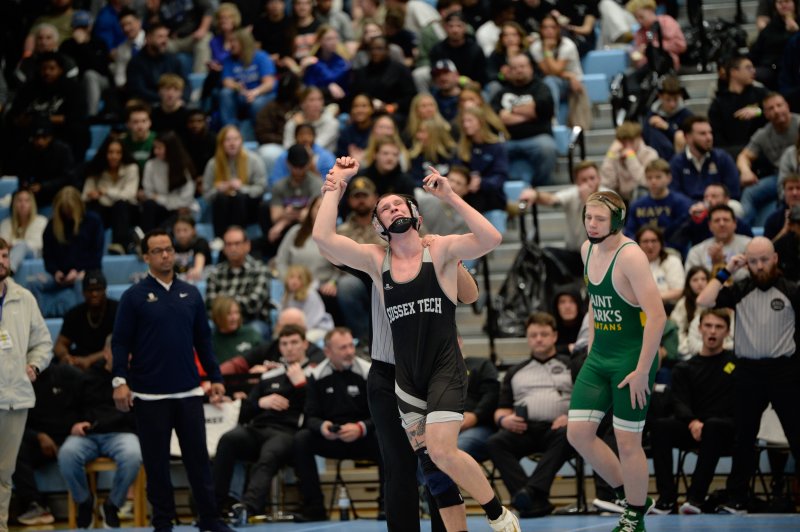 Bennett Brumbley of Sussex Tech closes out his career with a 1-0 win over Chase Thompson of Sallies for third place in the 165-pound class.