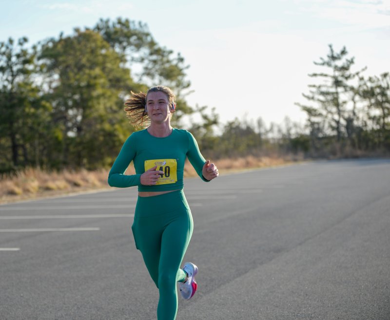 Hadley Rhue wins the women’s 5K race in 21:27.
