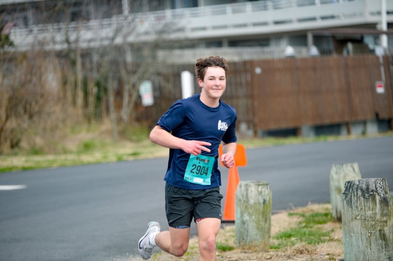 Race winner Quade Cummings rounds the turn and heads for home.
