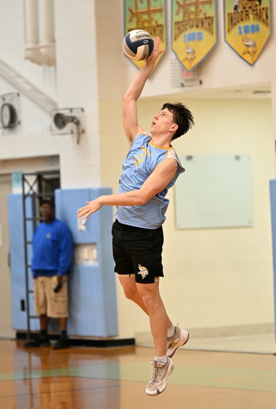 Ryder Van Horn serves one of his three aces.