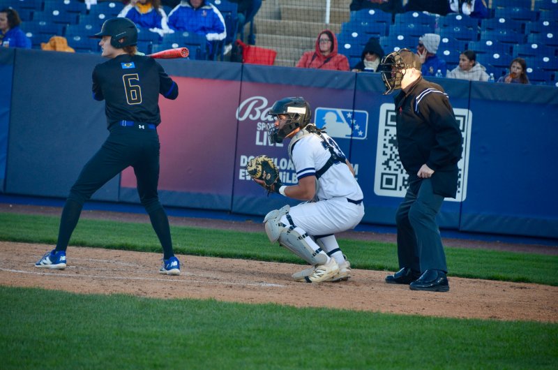 Seahawks sophomore Mason Glover settles in behind the plate.