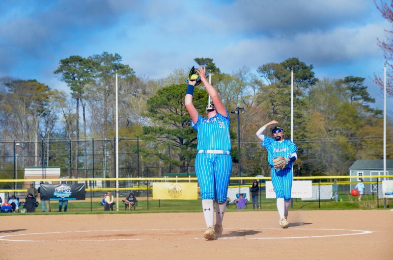 Vikings junior Sarah Craig reels in a pop-up.